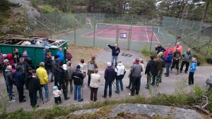 Ordförande visar med hela handen 